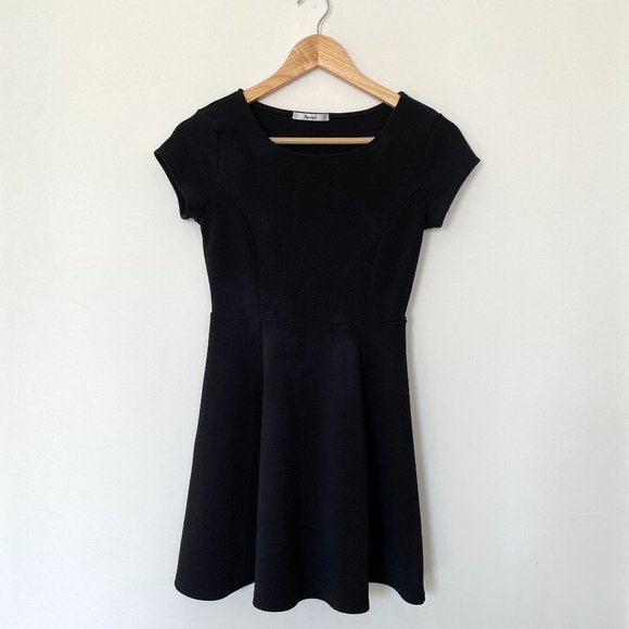 Papaya Dresses & Skirts - Papaya A-Line Textured Flare Dress S